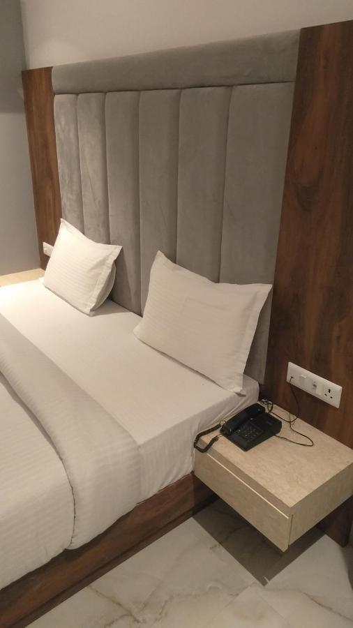 Hotel The Nilsa New Delhi Exterior photo